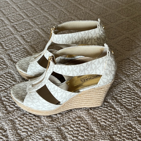 Micheal Kors Wedges - Picture 3 of 4